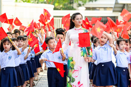 Chật tủ vì đồng phục, phụ huynh ngán ngẩm vì lãng phí, chẳng thể cho tặng ai