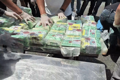 Clip chặn ô tô, phát hiện đường dây vận chuyển ma túy xuyên quốc gia 'khủng'