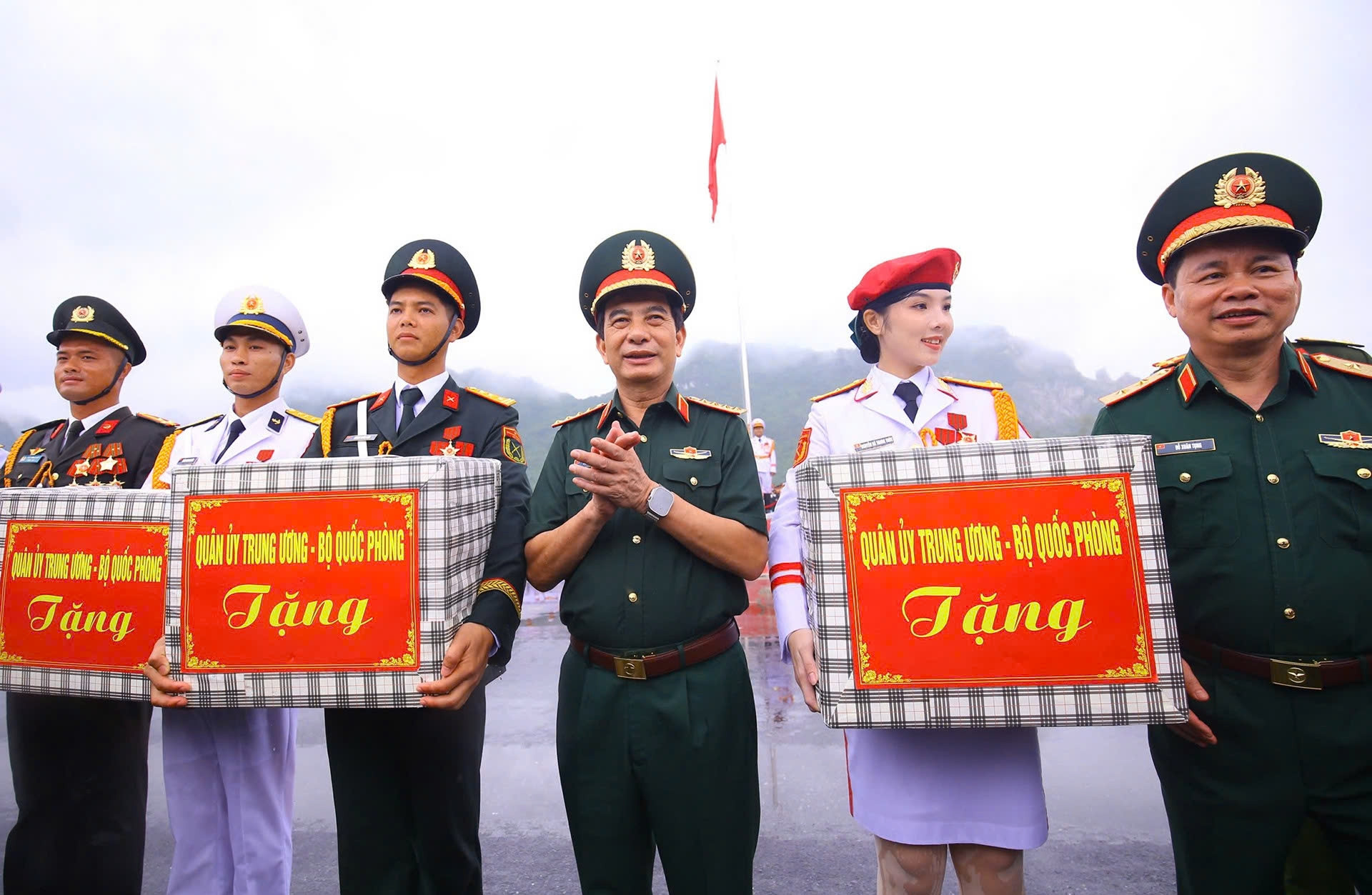 Đại tướng Phan Văn Giang nói về những cặp vợ chồng cùng tham gia diễu binh