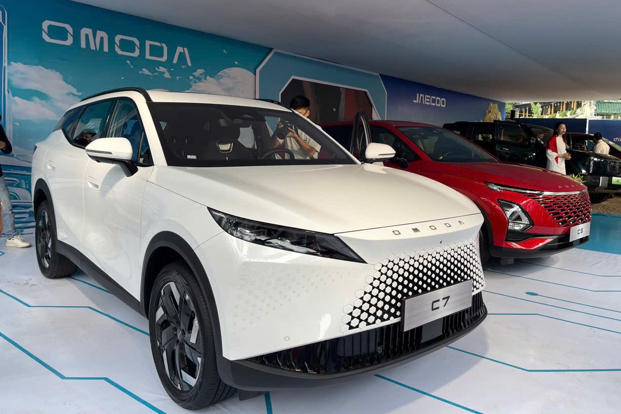 Liên doanh của ông Vũ Văn Tiền mang 2 mẫu xe SUV mới 'dự' sự kiện của Bộ Công an