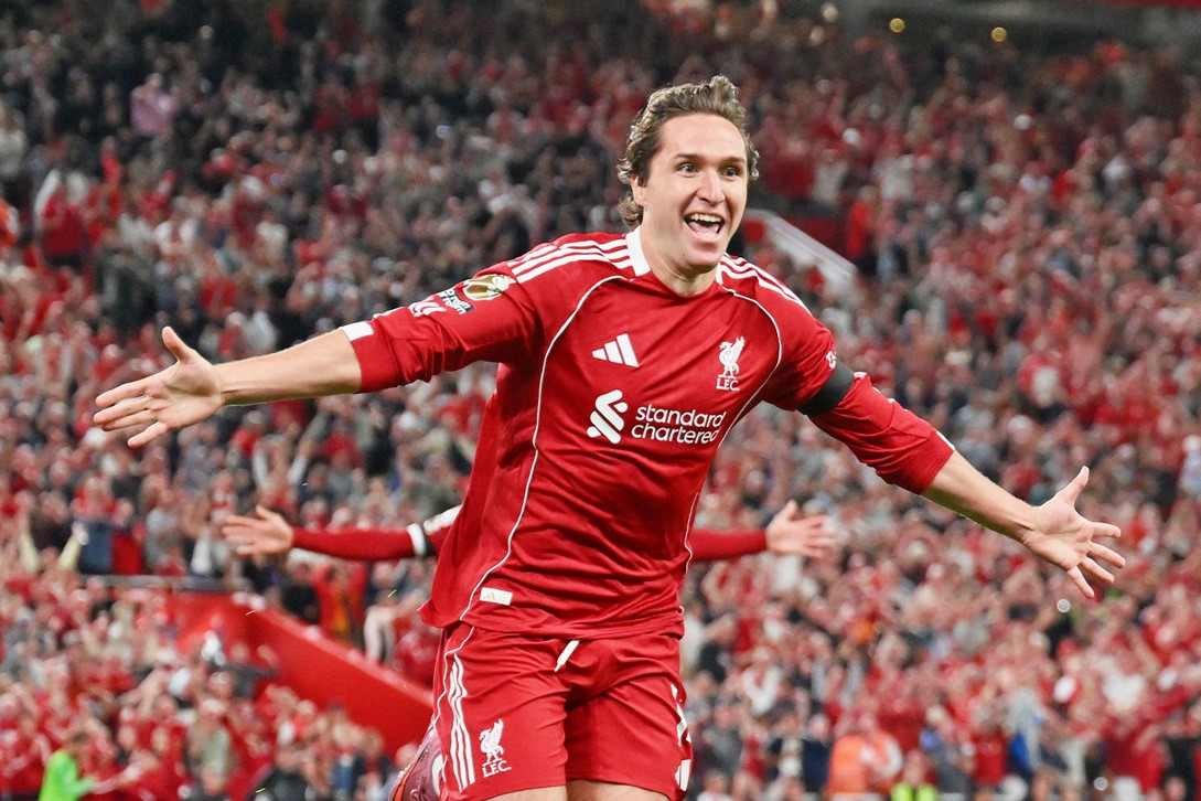 Liverpool thắng siêu kịch tính trận khai màn Ngoại hạng Anh