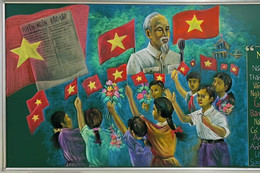 Thầy giáo vẽ tranh Bác Hồ đọc Tuyên ngôn Độc lập bằng phấn bảng