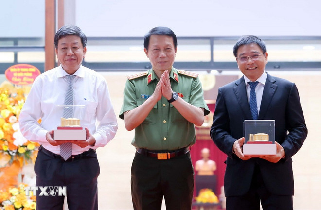 ttxvn-tong-bi-thu-du-le-khanh-thanh-cong-trinh-tru-so-bo-cong-an5.jpg