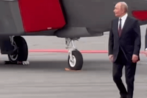 Video oanh tạc cơ B-2, tiêm kích F-35 'phô diễn' tại thượng đỉnh Trump - Putin
