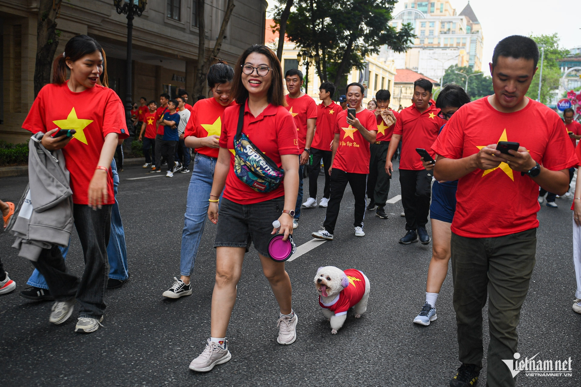 W-cờ đỏ sao vàng TPHCM 12.jpg