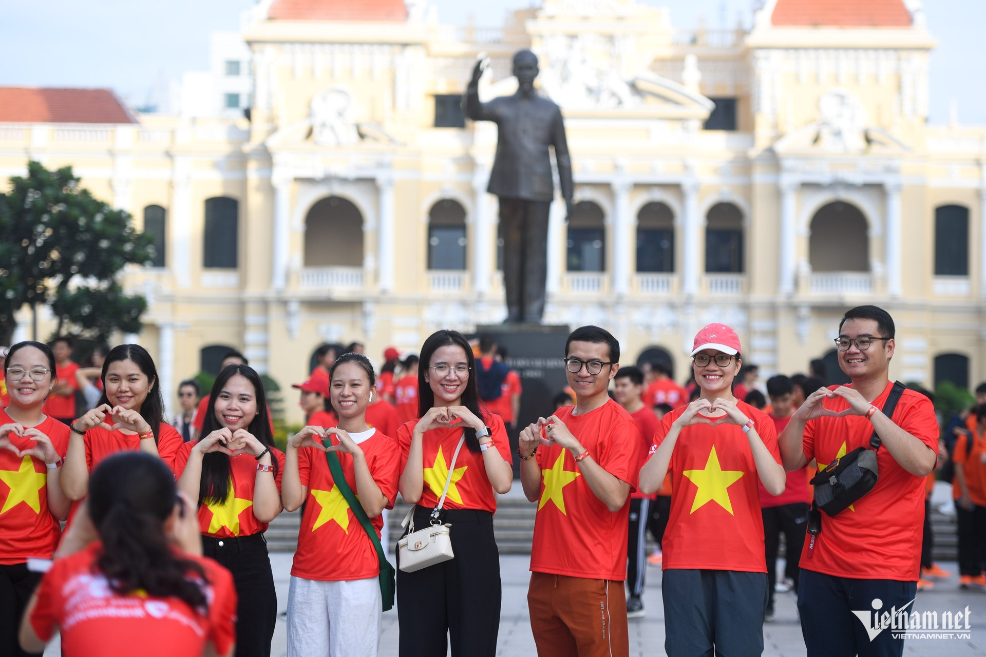W-cờ đỏ sao vàng TPHCM 21.jpg