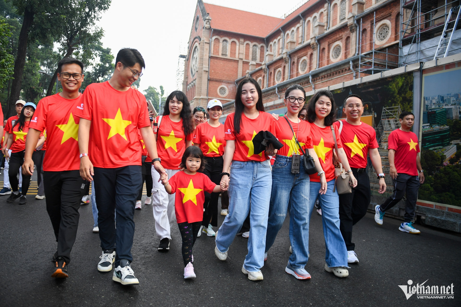 W-cờ đỏ sao vàng TPHCM 29.jpg