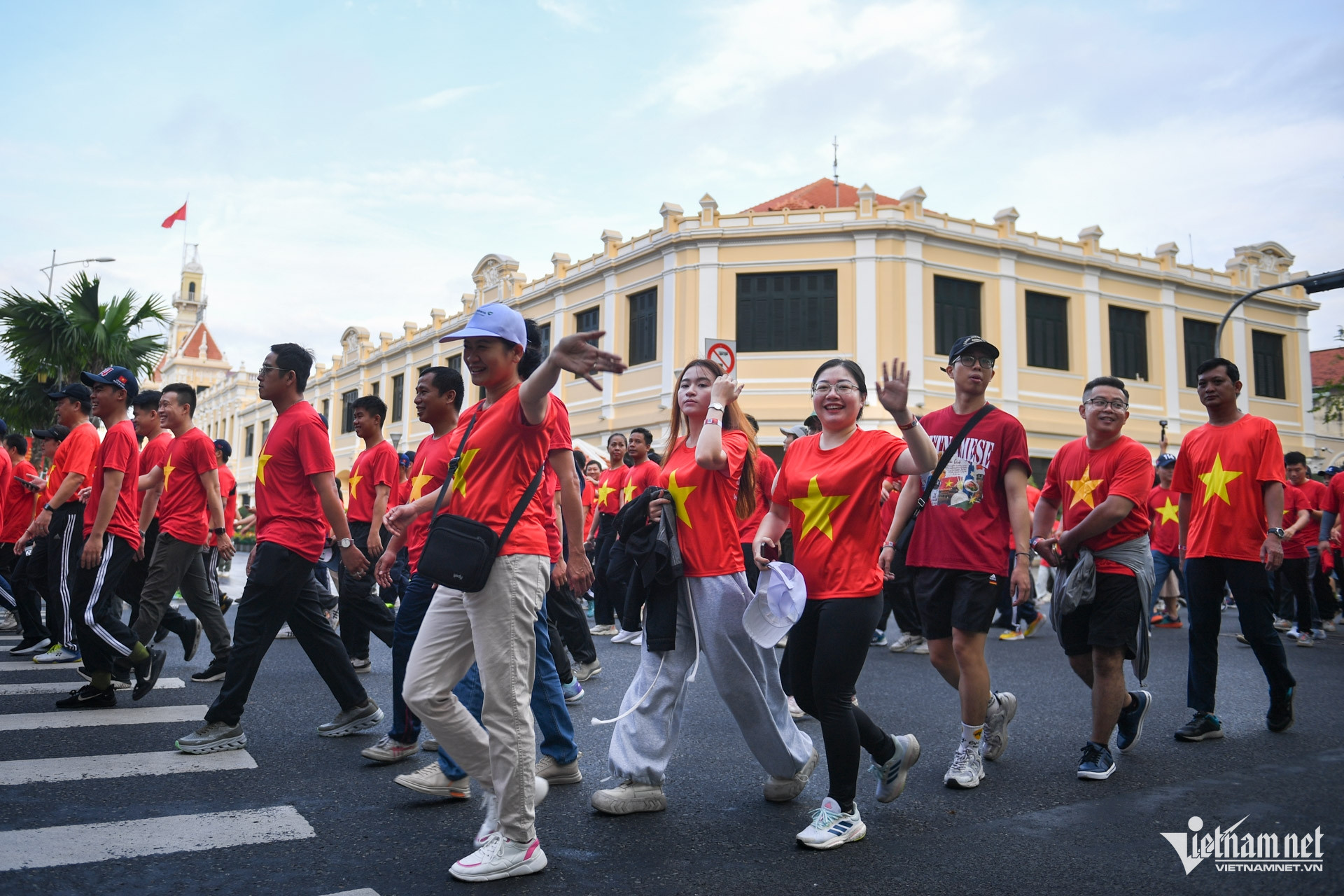 W-cờ đỏ sao vàng TPHCM 4.jpg