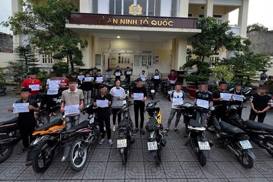 24 ‘quái xế’ che biển số để đua xe phải ‘lên phường’ lúc nửa đêm