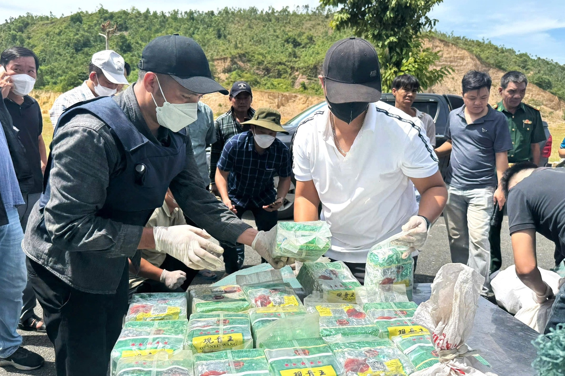7 giờ mật phục, 7 giây khống chế, triệt phá đường dây ma túy xuyên quốc gia 'khủng'