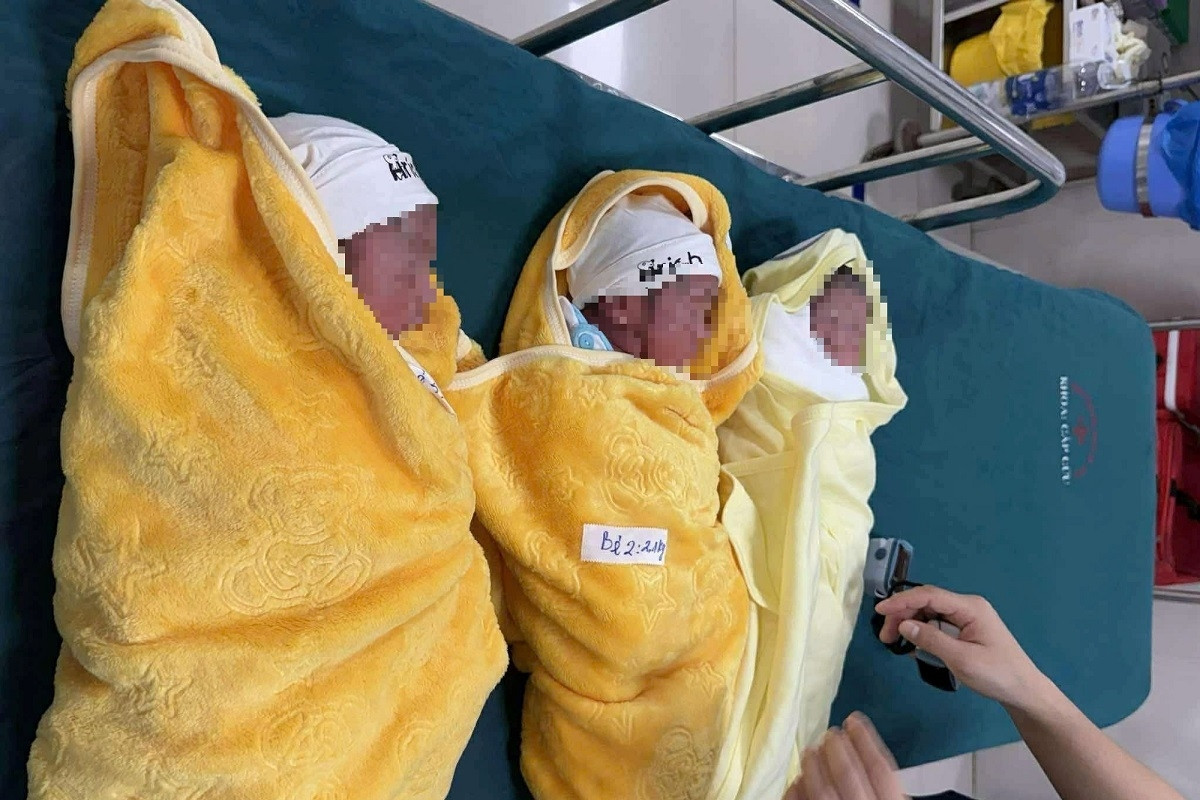Bật báo động đỏ, mổ đẻ cho sản phụ mang tam thai tự nhiên