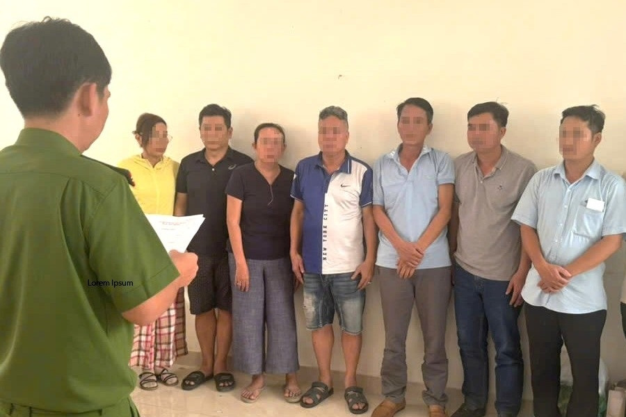 Bí mật được ngụy trang tinh vi bên trong gara ô tô vừa bị cảnh sát đột kích