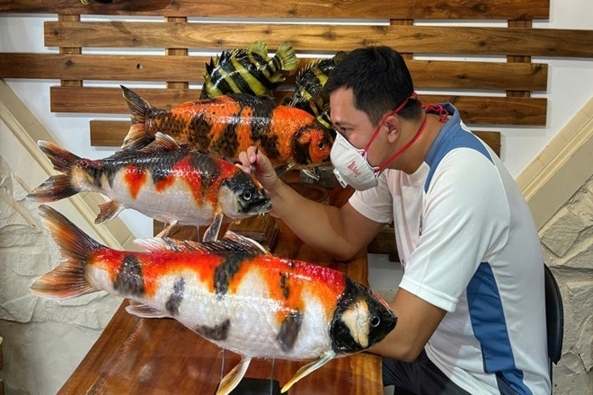 Chàng trai Lâm Đồng biến gỗ, nhựa thành 'cá bất tử', bỏ túi gần nửa tỷ mỗi năm