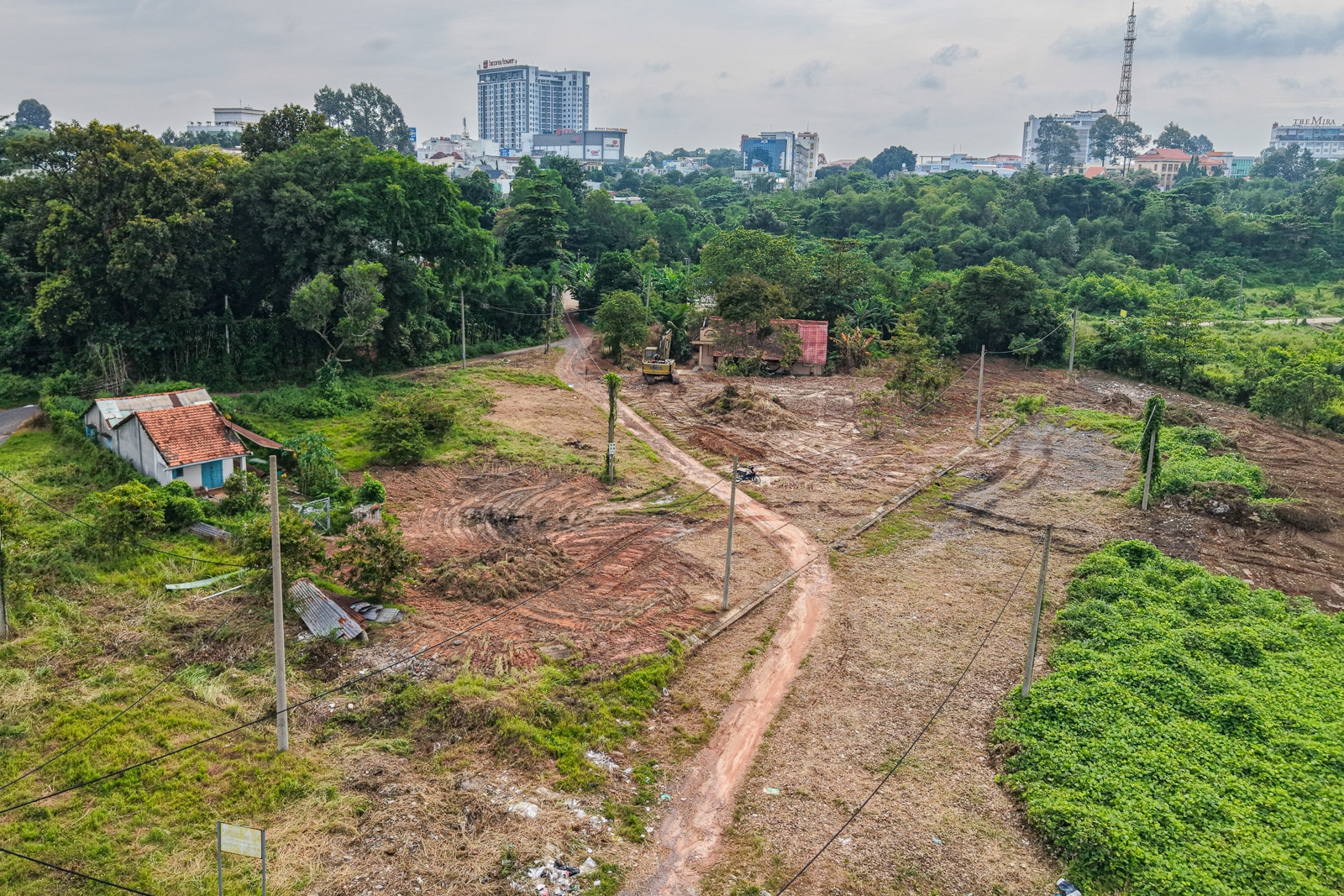 Dự án ‘treo’ gần 20 năm ở TPHCM, dân khổ sở vì không được sửa sang nhà cửa