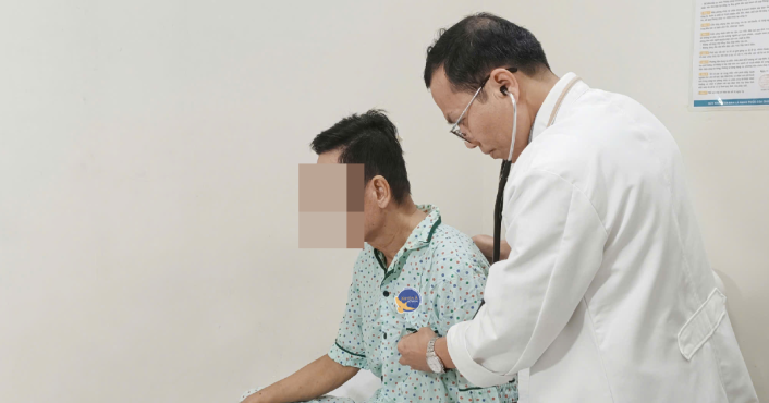 Gia đình nhanh trí giúp người đàn ông ngừng tim sống sót