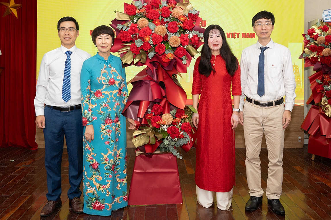 GS.TS Từ Thị Loan được bầu làm Chủ tịch