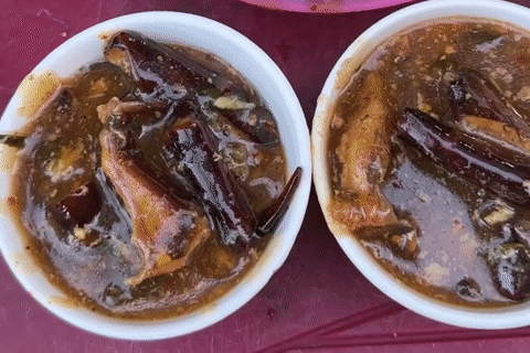 Món quà vặt 'xa xỉ' ở Hạ Long chỉ bán bát nhỏ, khách ăn 2-3 suất vẫn thòm thèm