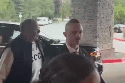 Ngoại trưởng Nga tạo nên cơn sốt áo nỉ in chữ CCCP