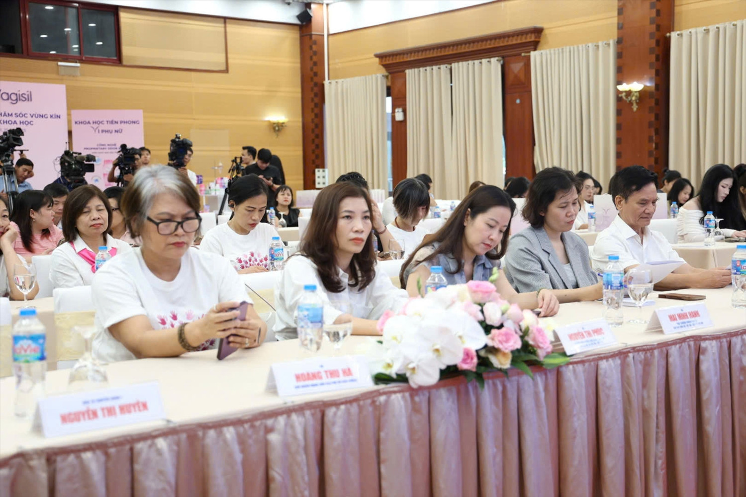 phu nu 1.jpg