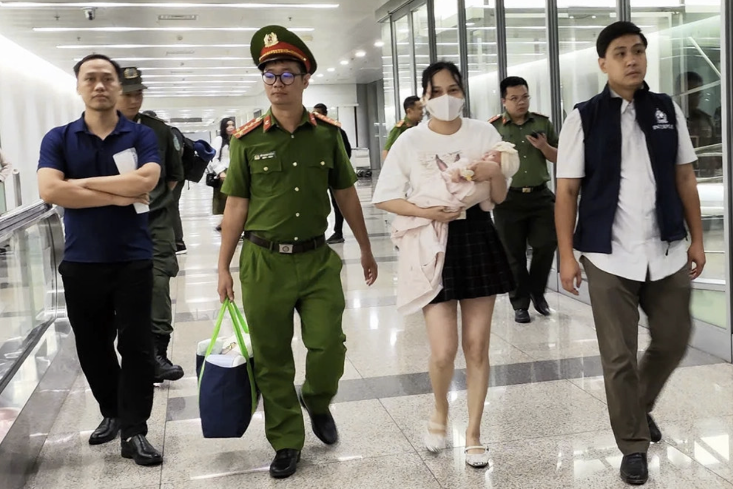 Vợ của 'Mr Hunter' Lê Khắc Ngọ vừa bị dẫn giải về Việt Nam đối diện với án phạt nào?