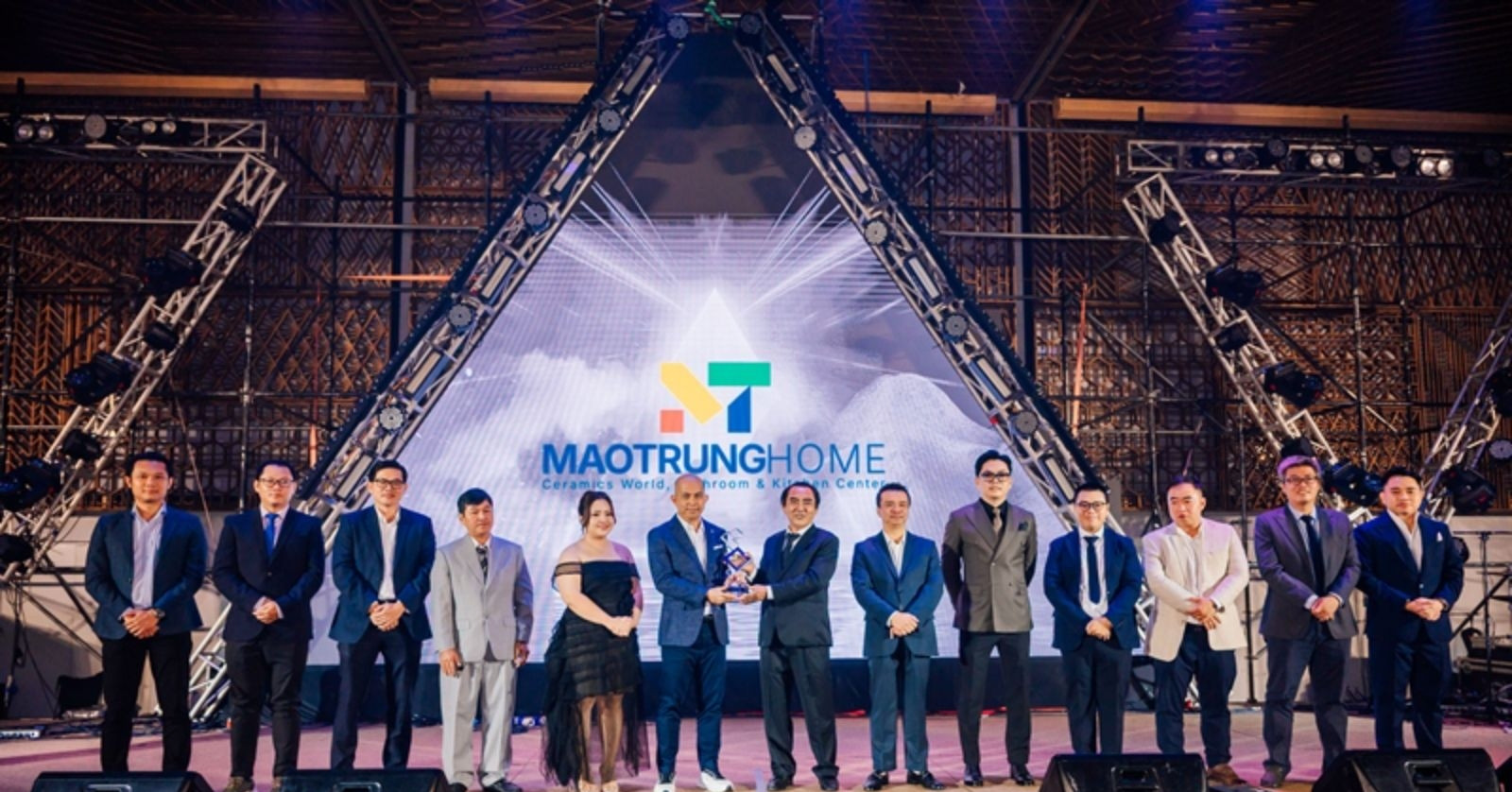 1.200 khách mời dự sự kiện ‘Trio’ của Mao Trung Home