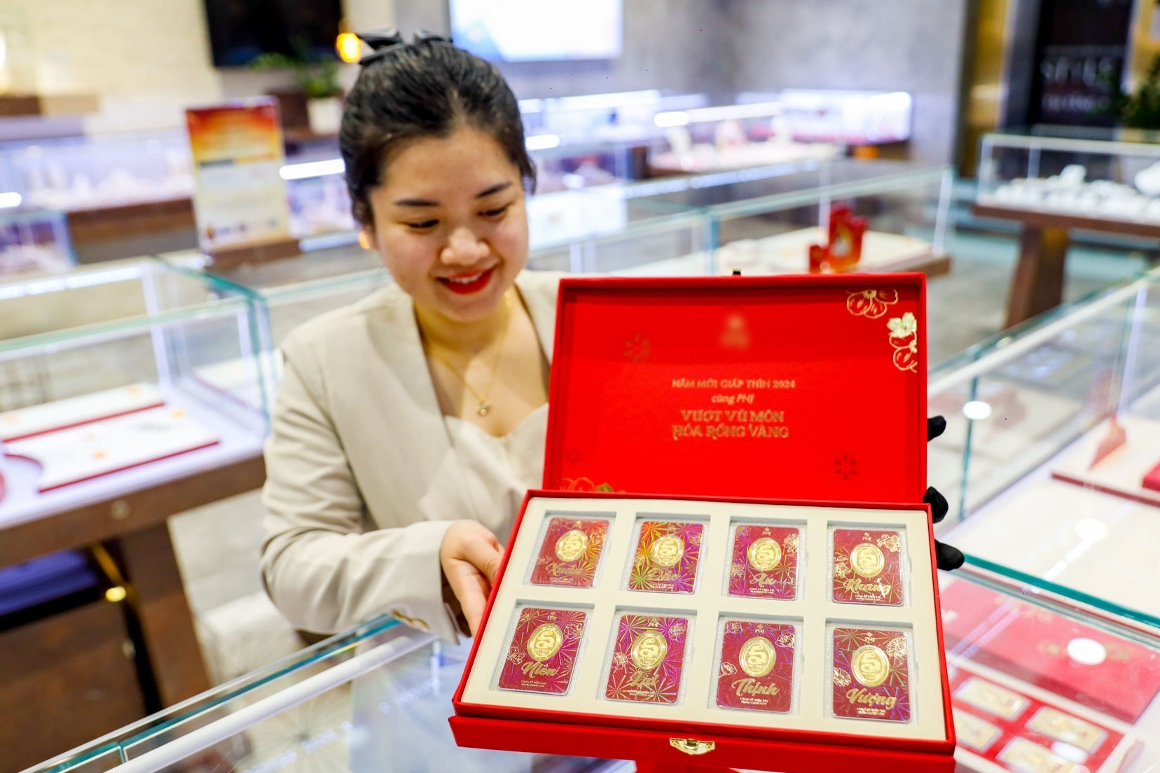 Giá vàng hôm nay 19/8/2025: Thế giới lặng sóng, SJC lập đỉnh cao kỷ lục
