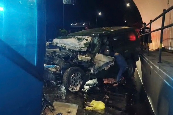 Bản tin sáng 18/8: Xe khách va chạm xe 7 chỗ ở hầm Đèo Ngang, 2 người tử vong