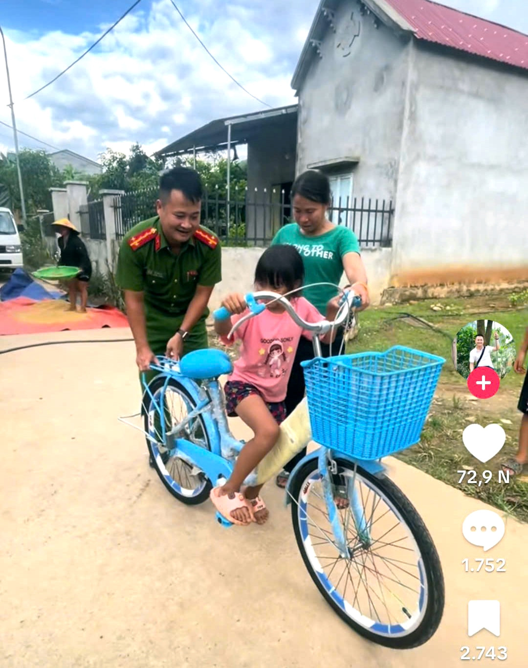 a3Đại úy công an livestream.jpg