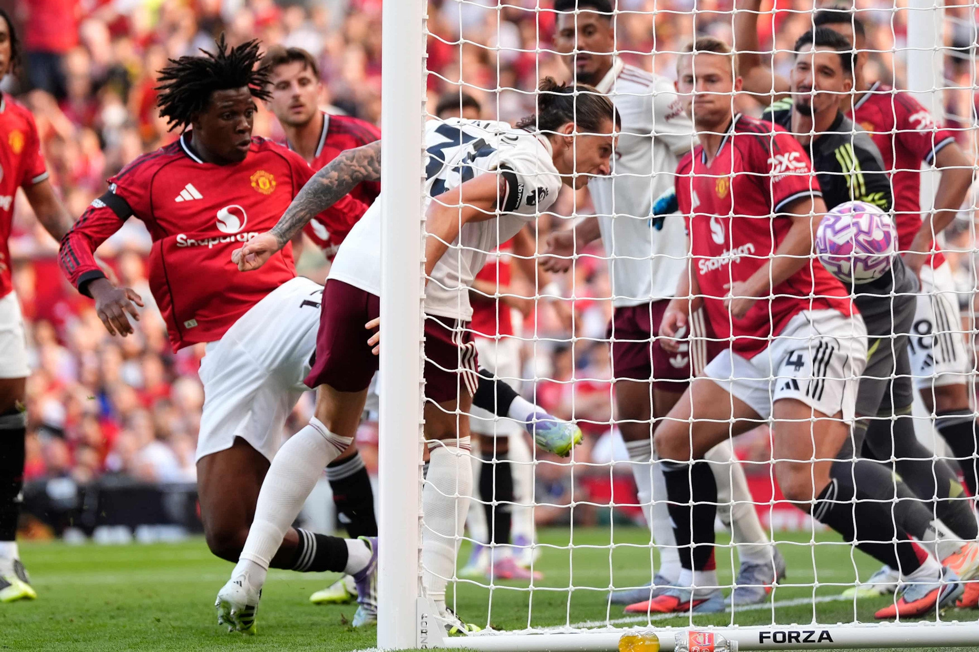 Arsenal hạ MU 1-0: Mikel Arteta và chiến thắng xấu xí