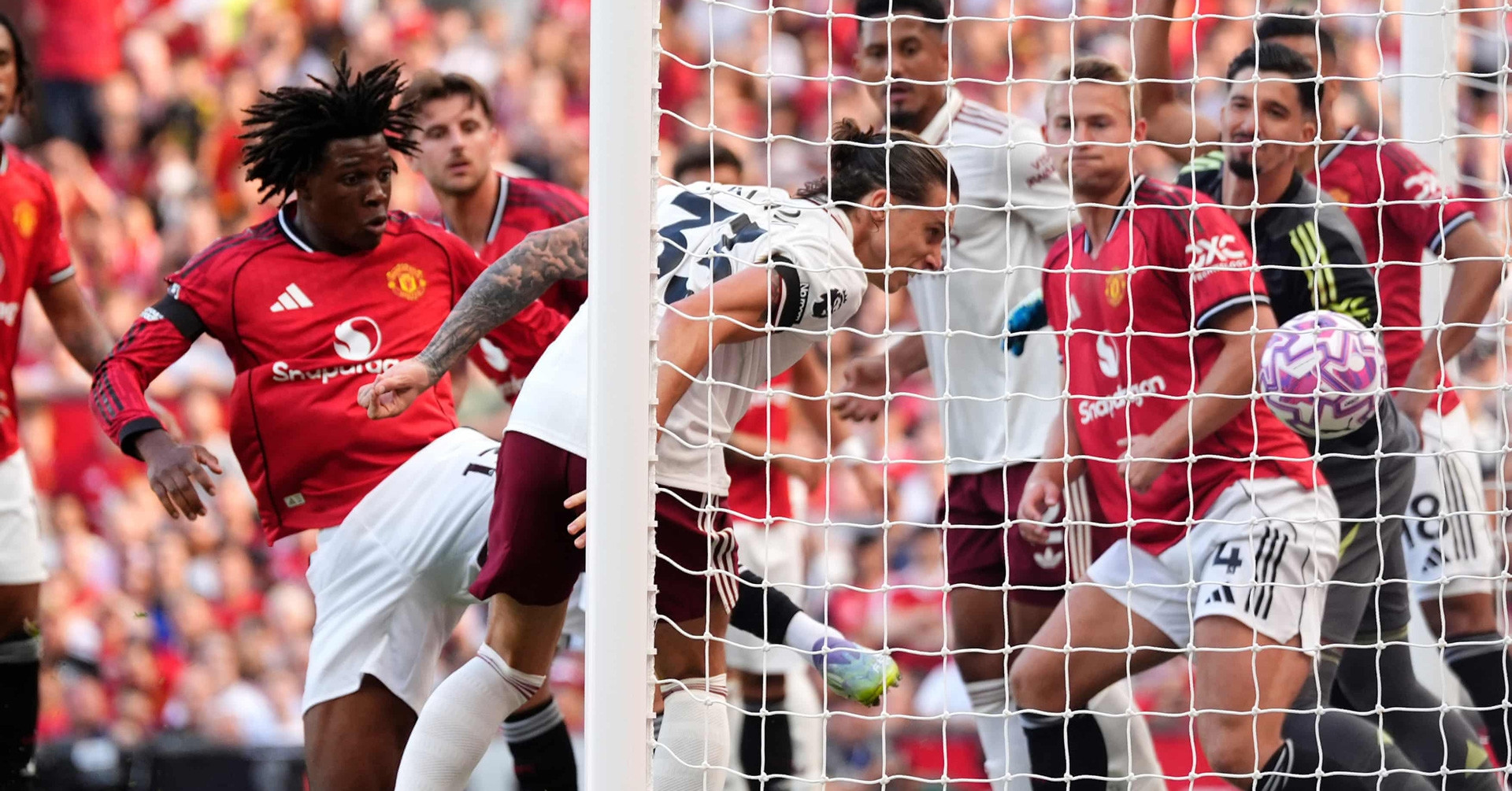 Arsenal hạ MU 1-0: Mikel Arteta và chiến thắng xấu xí