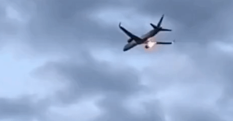 Boeing 757 chở hơn 270 khách bốc cháy động cơ ngay sau khi cất cánh