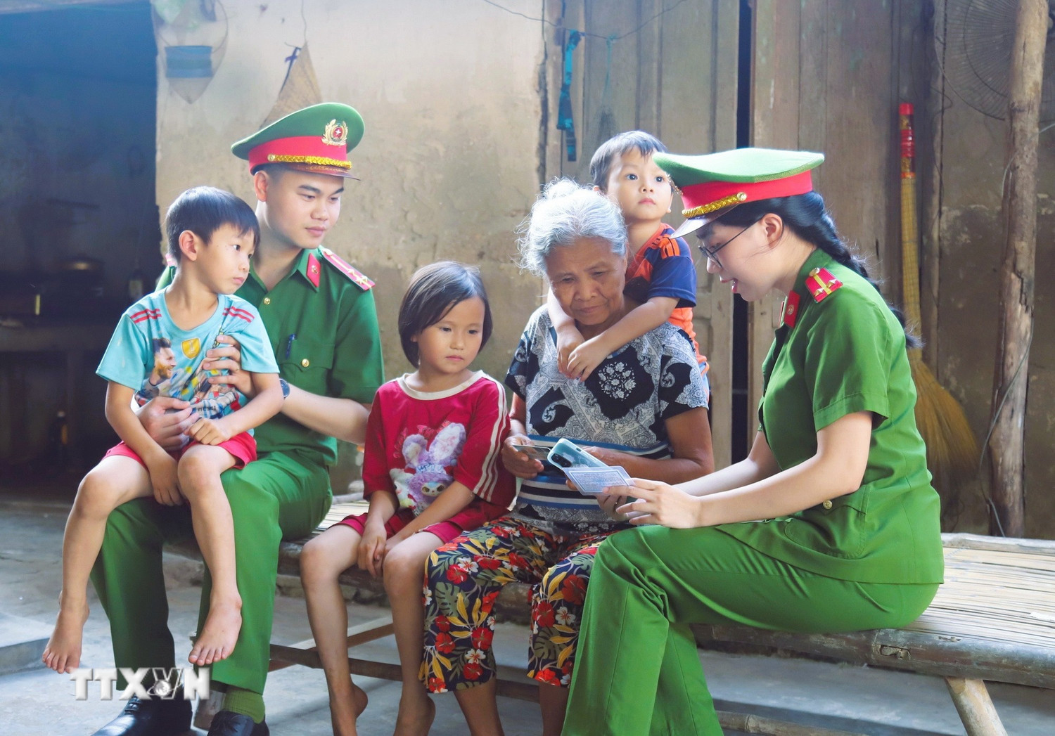 cong an nhan dan 6.jpg