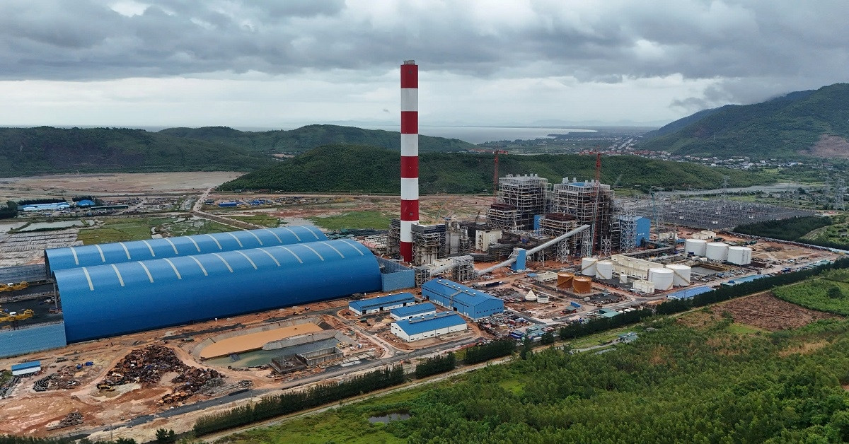 Đốt dầu lần đầu lò hơi Tổ máy số 1 Nhà máy Nhiệt điện Quảng Trạch I