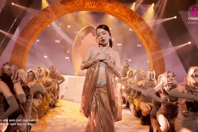 'Em xinh' Bích Phương ma mị quyến rũ, 'phú bà' Phương Ly tập hợp hơn 30 vũ công