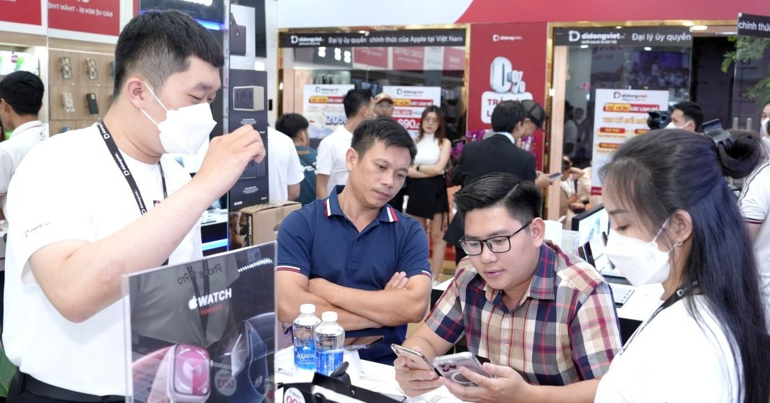 Hộ kinh doanh sửa chữa, mua bán điện thoại nộp thuế khoán hay kê khai?