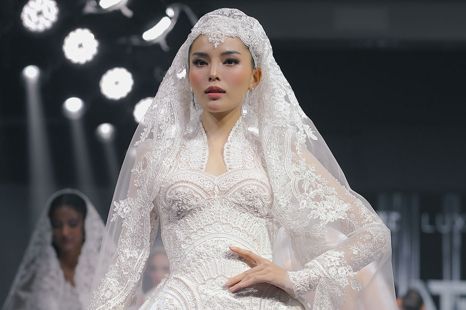 Hoa hậu Kỳ Duyên hóa nàng thơ kiêu sa trong váy cưới cổ điển