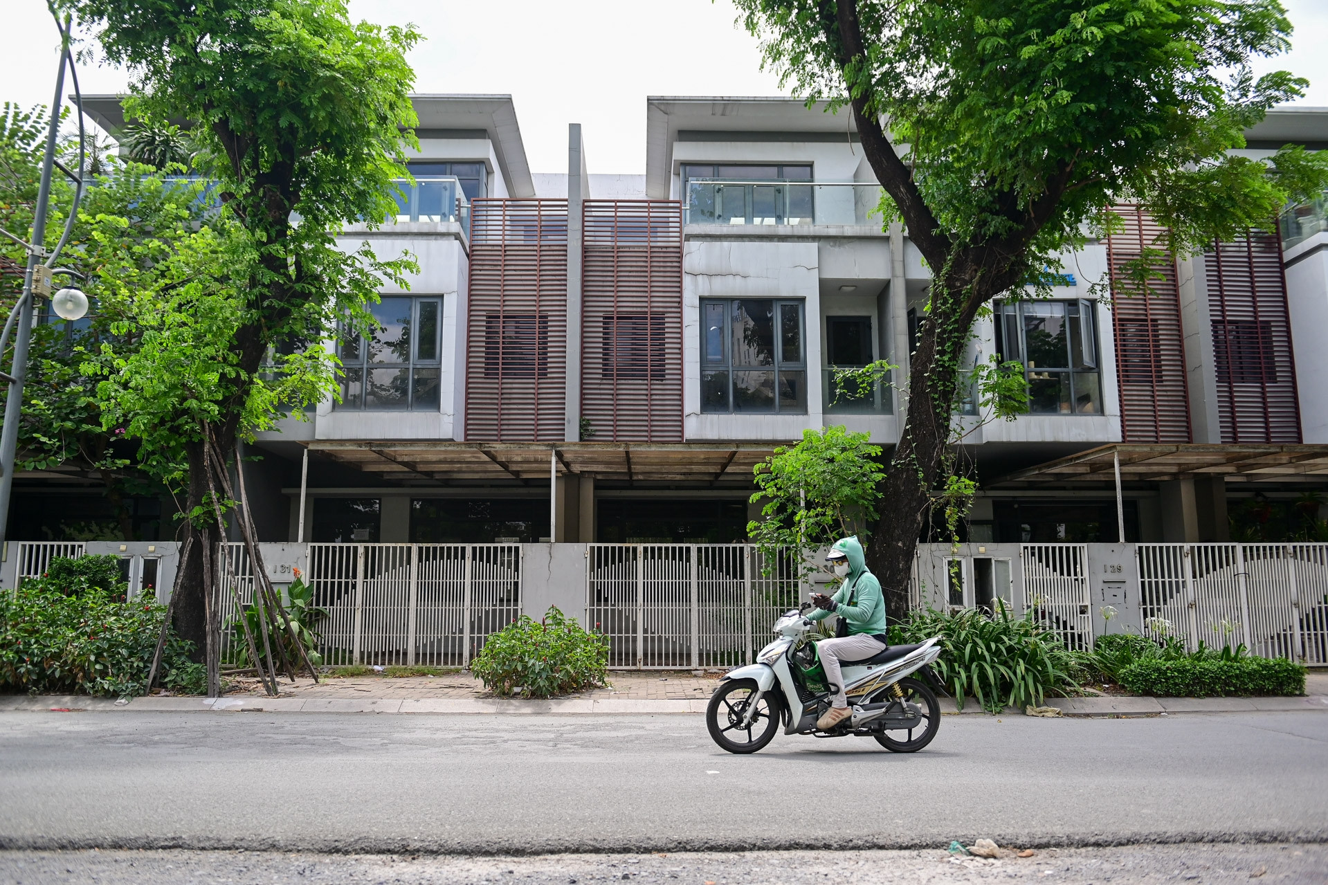 Khu đô thị 6.000 tỷ đồng ở Cát Lái: Biệt thự hoành tráng thành 'nhà hoang'