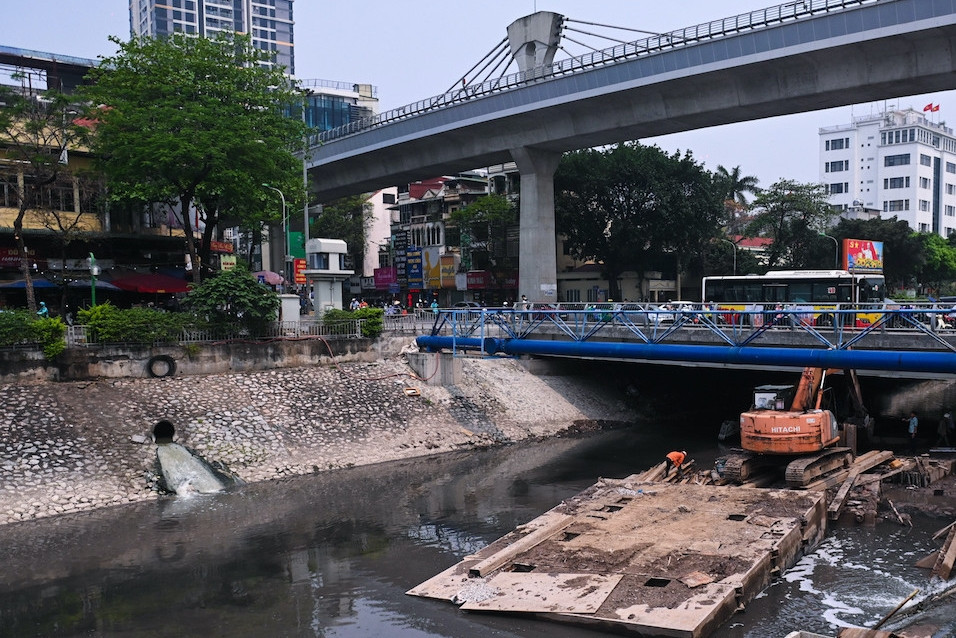 Lý giải nguyên nhân cống nước thải vẫn xả thẳng ra sông Tô Lịch