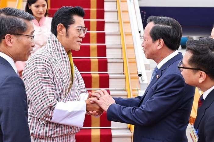 Quốc vương Bhutan và Hoàng hậu đến Hà Nội