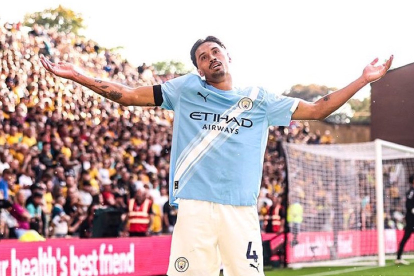 Tân binh Man City ra mắt ấn tượng Ngoại hạng Anh, Pep phán xanh rờn