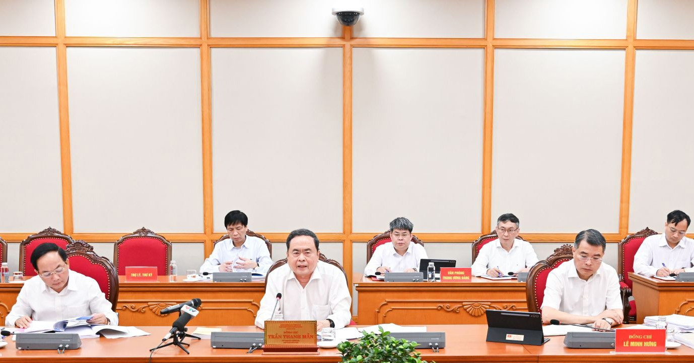 Các tổ công tác của Bộ Chính trị cho ý kiến về kiểm điểm sự lãnh đạo, đề án nhân sự 1 số tỉnh thành