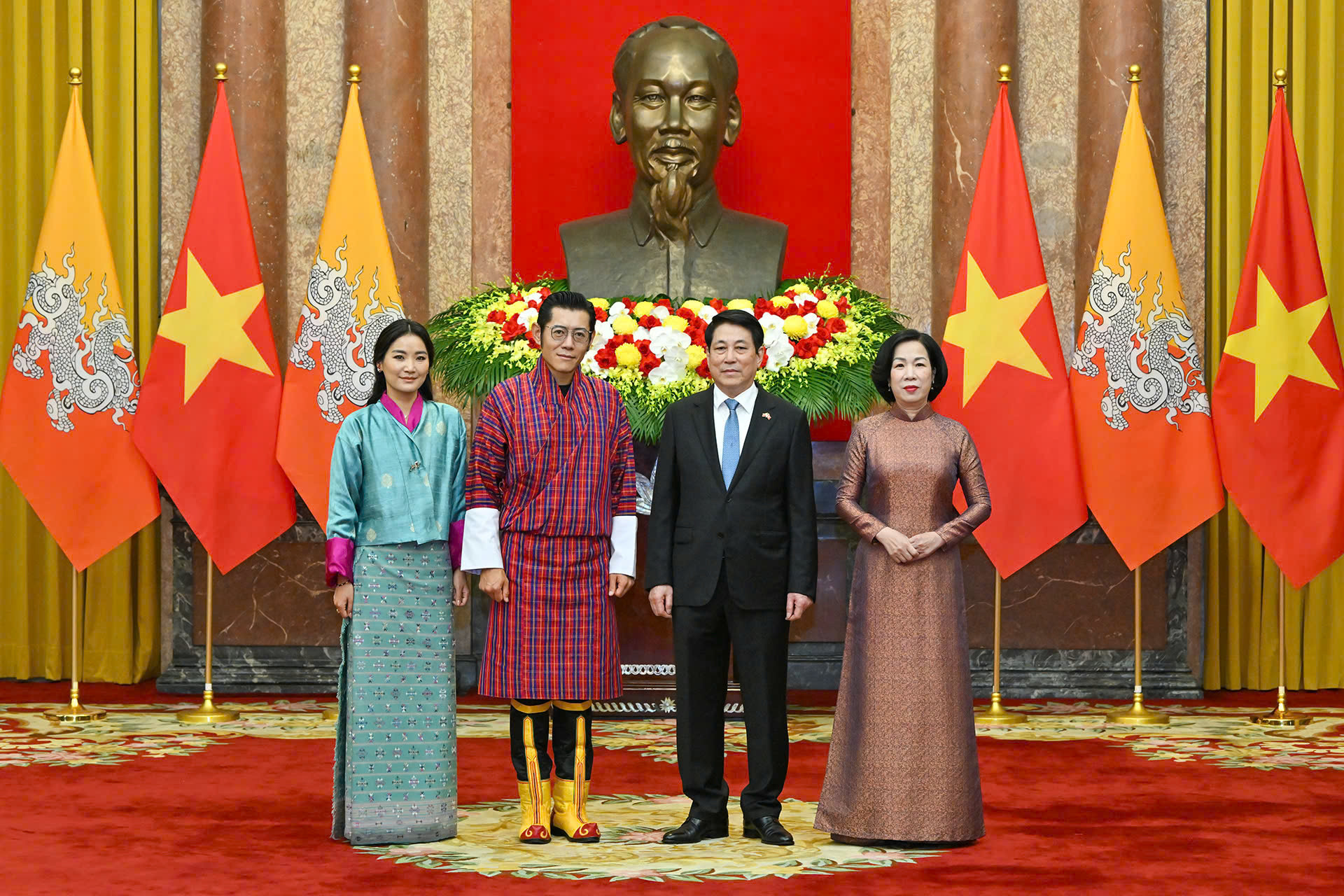 Chủ tịch nước và Phu nhân chủ trì lễ đón Quốc vương Bhutan và Hoàng hậu