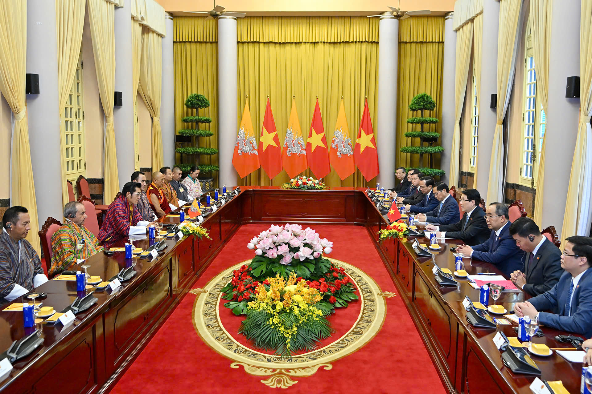 Chủ tịch nước và Phu nhân chủ trì lễ đón Quốc vương Bhutan và Hoàng hậu