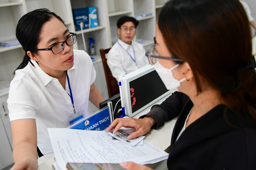 Chủ tịch xã, phường ở TPHCM được quyết định chế độ lương công chức