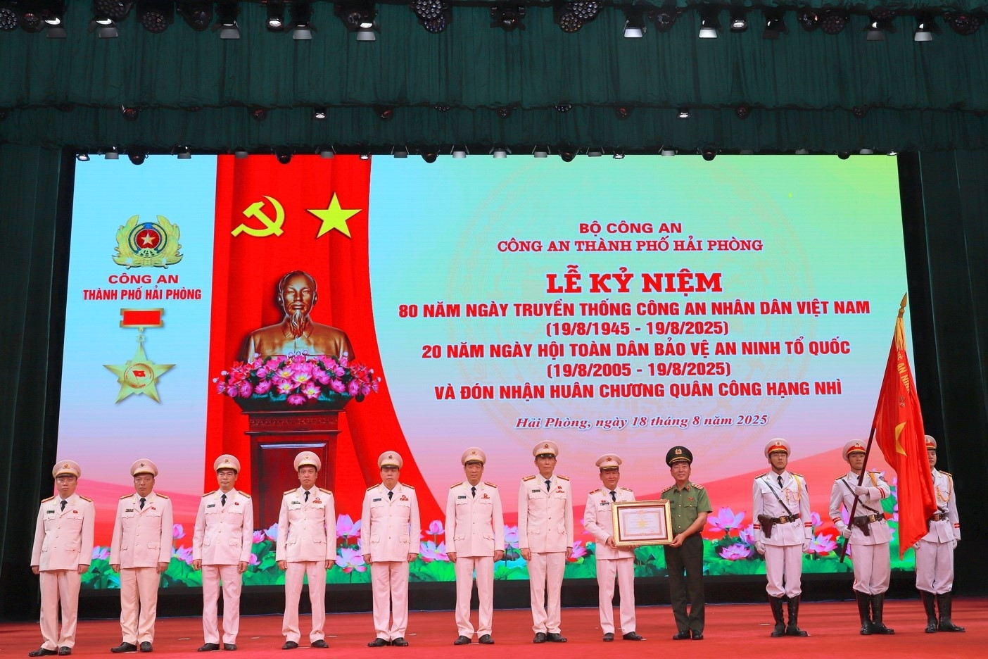 Công an Hải Phòng đón nhận Huân chương Quân công hạng Nhì