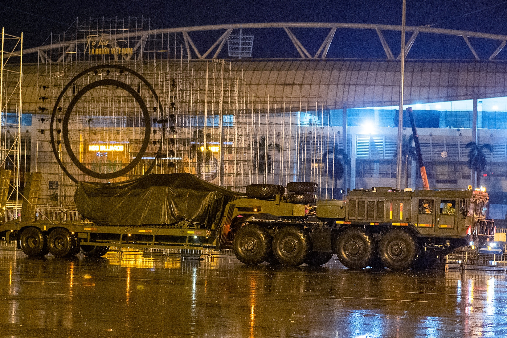 Dàn khí tài tham gia diễu binh A80 được vận chuyển về trung tâm Hà Nội trong đêm