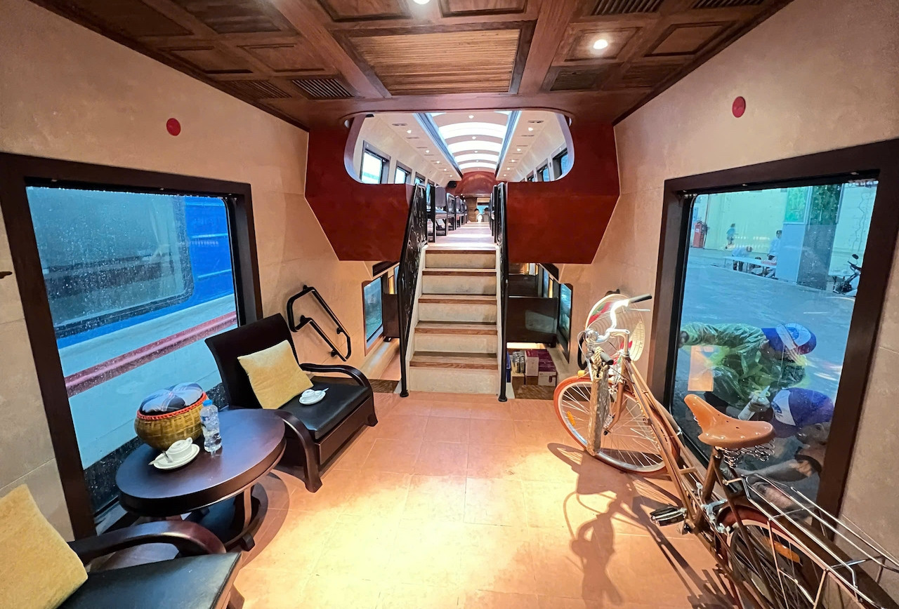 Đoàn tàu 2 tầng, mỗi toa mang tên một cửa ô khởi hành ở Hà Nội