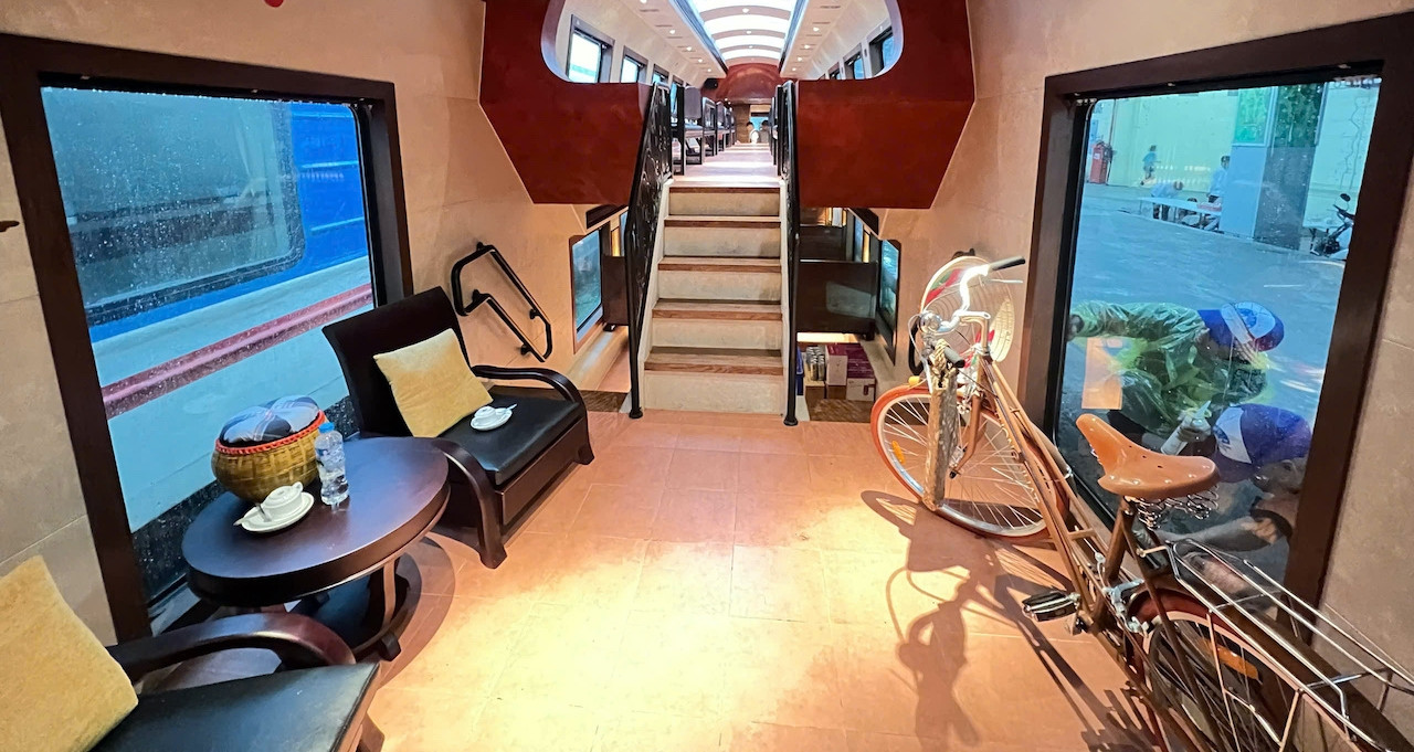 Đoàn tàu 2 tầng, mỗi toa mang tên một cửa ô khởi hành ở Hà Nội