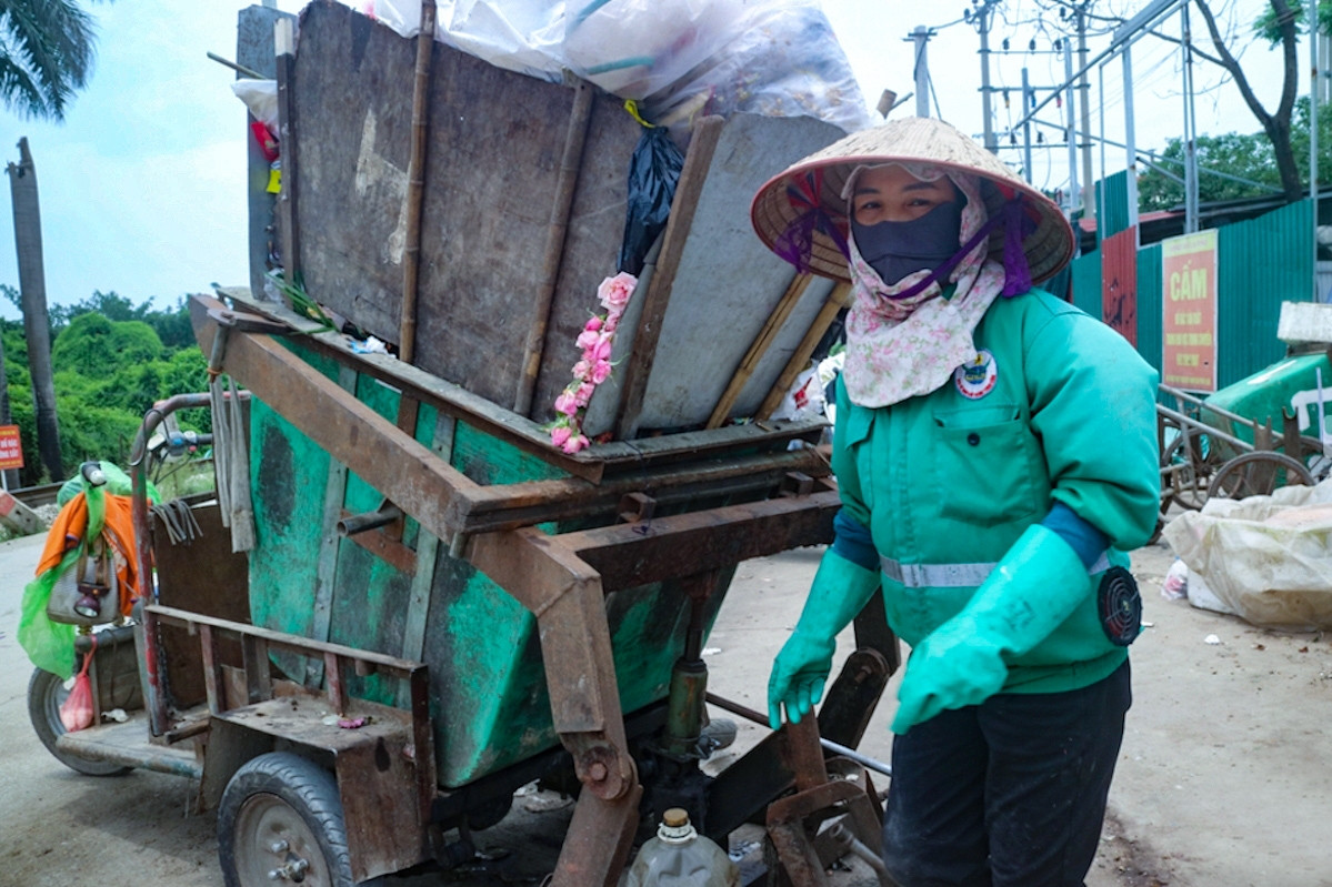 Hà Nội muốn tăng giá thu gom rác thải: Cào bằng người lớn, trẻ em?