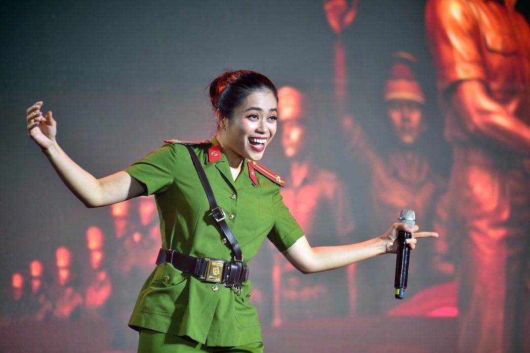Hai người bạn thân khác giới đứng sau thành công của Đại úy Hoàng Hồng Ngọc